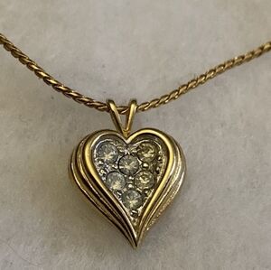 VINTAGE Avon Gold-tone Heart Necklace with Crystal Accents Collectible
